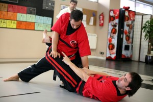 BFC Agarre Suelo Instructores ARTES MARCIALES BILBAO GETXO VIZCAYA INFANTIL SENSHIDO YAWARA KARATE KICK BOXING DEFENSA PERSONAL