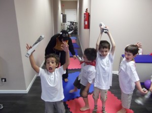 ARTES MARCIALES BILBAO GETXO VIZCAYA INFANTIL SENSHIDO YAWARA KARATE KICK BOXING DEFENSA PERSONAL