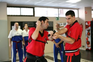 ARTES MARCIALES BILBAO GETXO VIZCAYA INFANTIL SENSHIDO YAWARA KARATE KICK BOXING DEFENSA PERSONAL